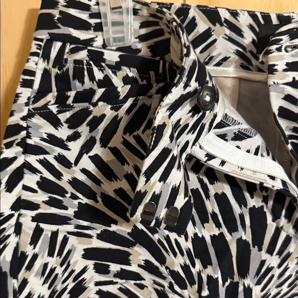 Ghe 5” Short Monochrome Burst Women's Bermuda Shorts - Picture 5 of 6